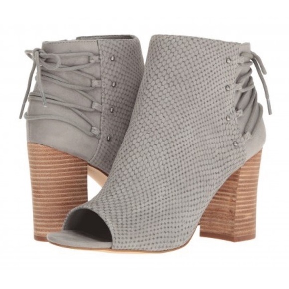 NINE WEST Britt Gray Embossed Leather Booties size 9 - Picture 1 of 9